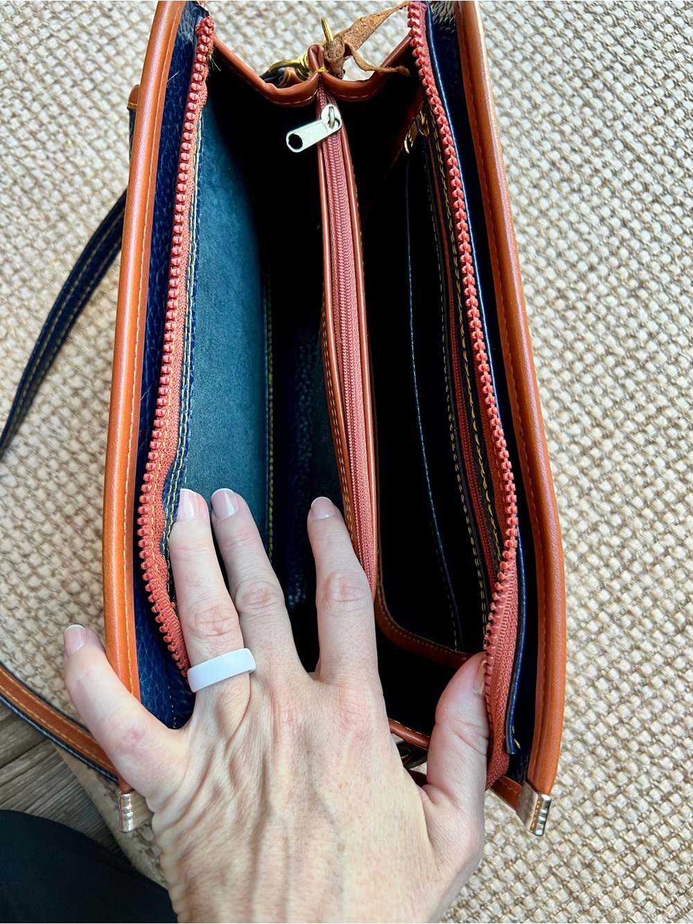 🦆Dooney & Bourke Vintage Navy Pebbled Leather Organizer Crossbody Wallet Bag - Picture 7 of 11